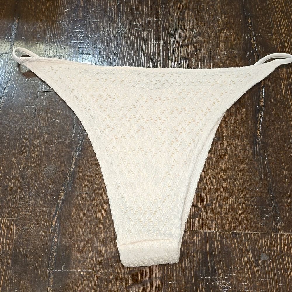 Hollister Crochet Off White High Leg Cheeky Bikini Bottom - Picture 10 of 16